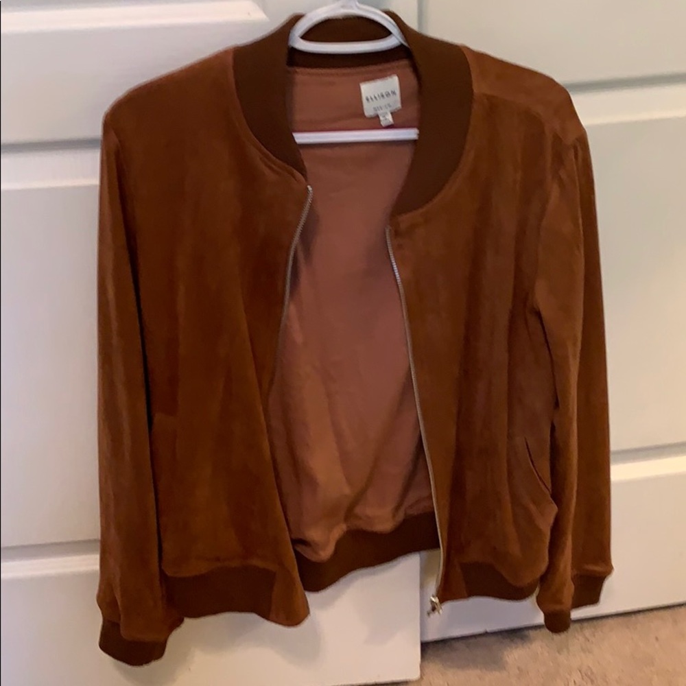Camel colored zip up bomber jacket- so cute!!